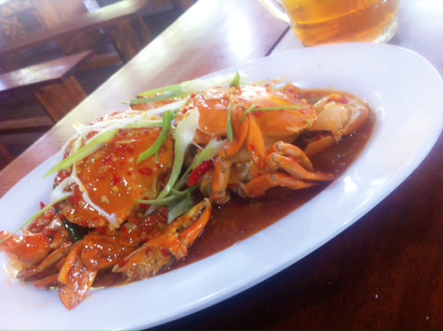 Eksotik Resto Rumah Kayu Dalam Cita Rasa Kepiting Saus Padang 